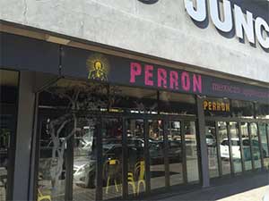 Fixed screen with branding Perron